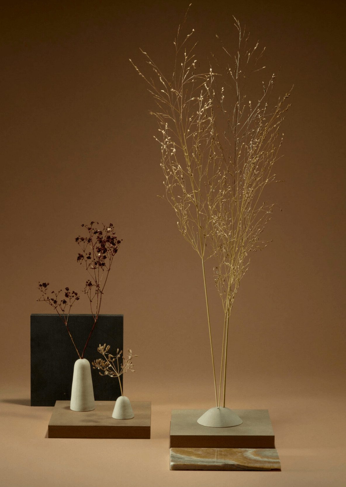 Flora Display aus Ton (Set, grau)